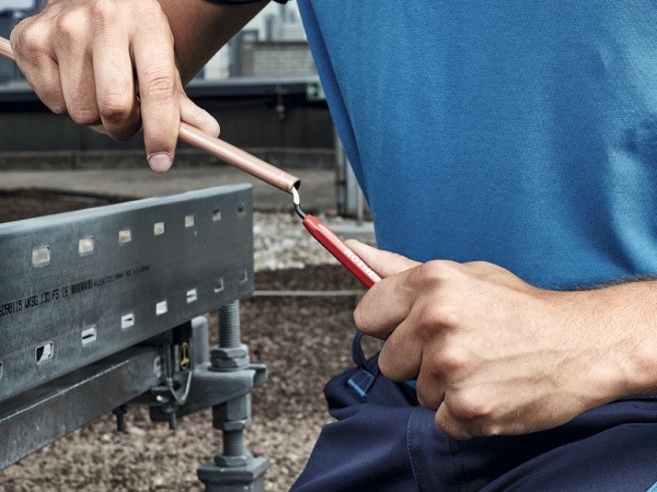 Гратосниматель UNIGRAT с зажимом, применение Гратосниматель UNIGRAT с зажимом, применение